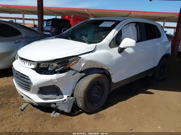 KL7CJKSB1JB722567 2018 CHEVROLET TRAX - Image 2