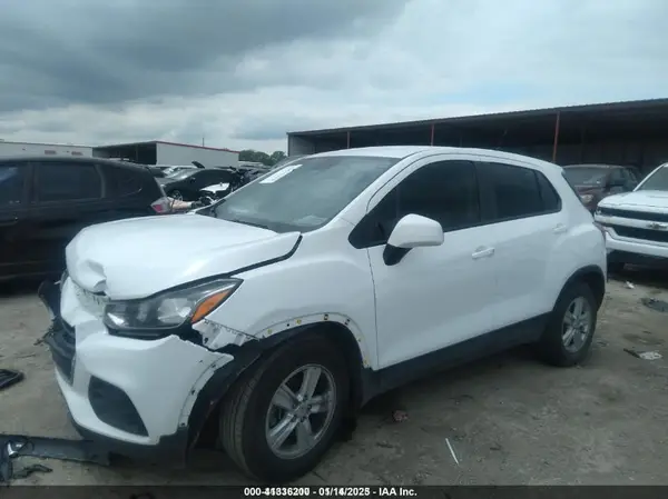 KL7CJKSB1LB023412 2020 CHEVROLET TRAX - Image 2