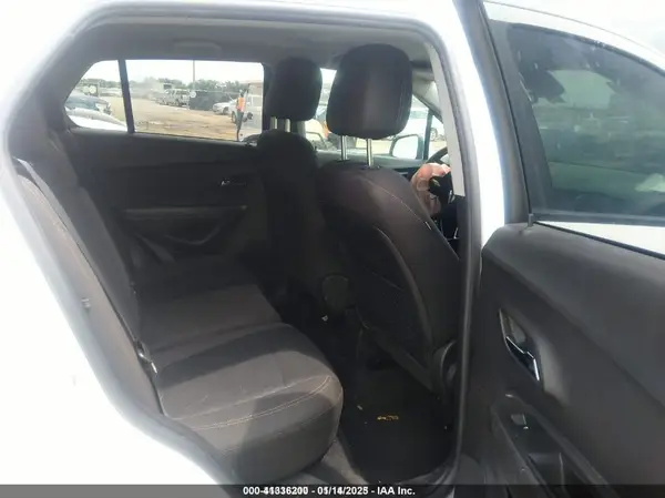 KL7CJKSB1LB023412 2020 CHEVROLET TRAX - Image 8