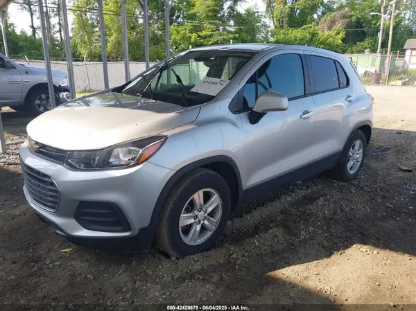 KL7CJKSB1LB024737 2020 CHEVROLET TRAX - Image 2