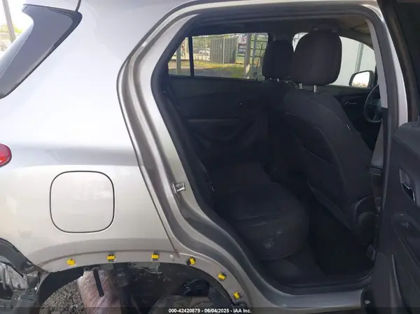 KL7CJKSB1LB024737 2020 CHEVROLET TRAX - Image 8