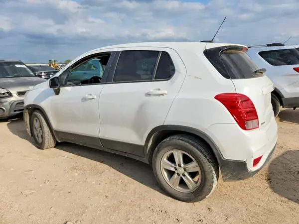 KL7CJKSB1LB030120 2020 CHEVROLET TRAX - Image 2