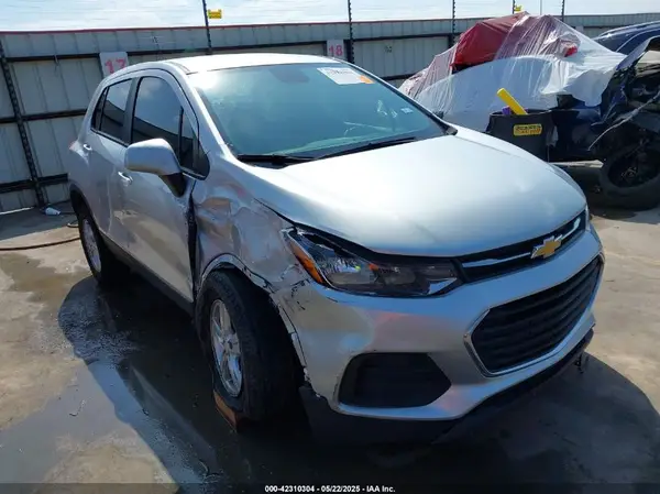 KL7CJKSB1LB039707 2020 CHEVROLET TRAX - Image 1