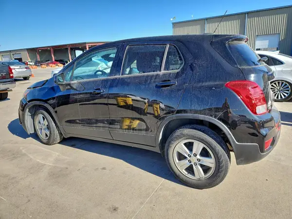 KL7CJKSB1LB051209 2020 CHEVROLET TRAX - Image 2