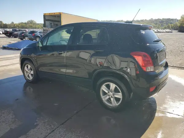 KL7CJKSB1LB051582 2020 CHEVROLET TRAX - Image 2