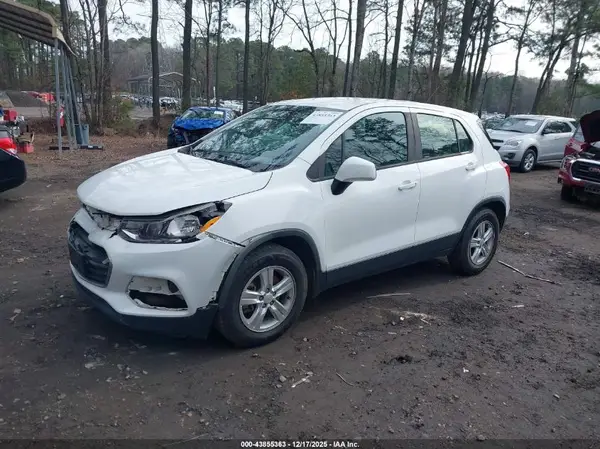 KL7CJKSB1LB055244 2020 CHEVROLET TRAX - Image 2