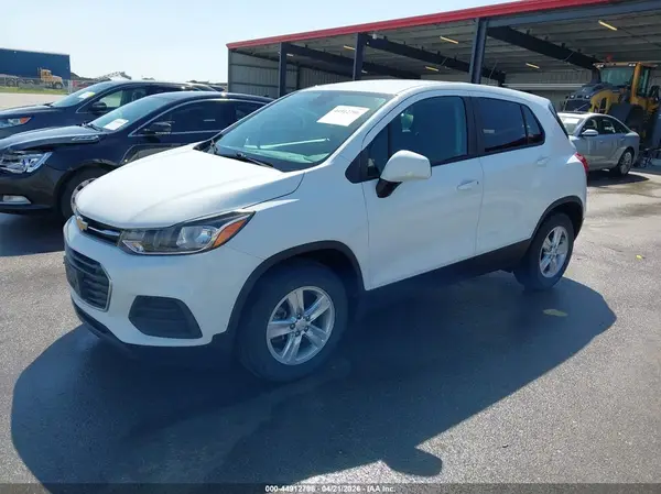 KL7CJKSB1LB055583 2020 CHEVROLET TRAX - Image 2