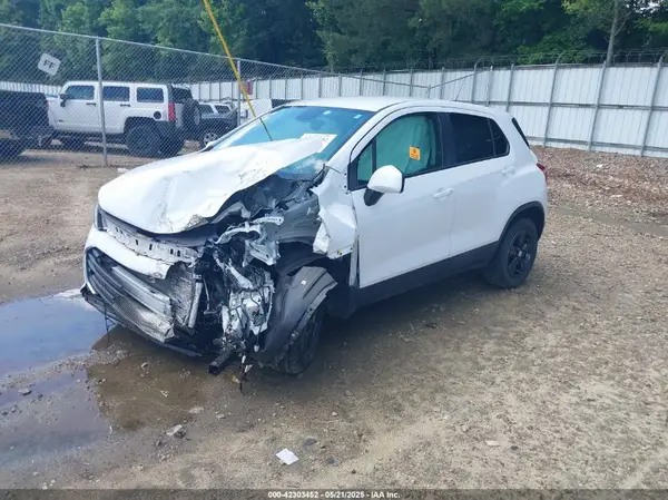 KL7CJKSB1LB056829 2020 CHEVROLET TRAX - Image 2