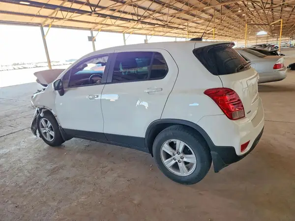 KL7CJKSB1LB057284 2020 CHEVROLET TRAX - Image 2