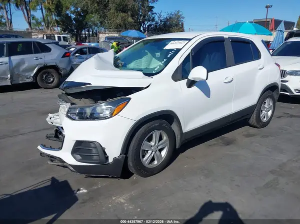 KL7CJKSB1LB058533 2020 CHEVROLET TRAX - Image 2