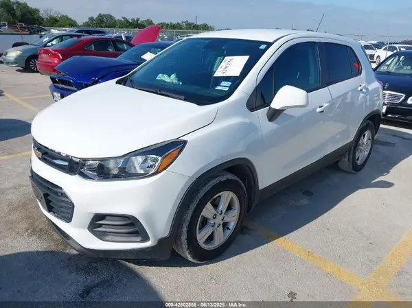 KL7CJKSB1LB059083 2020 CHEVROLET TRAX - Image 2