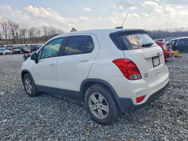 KL7CJKSB1LB071931 2020 CHEVROLET TRAX - Image 2