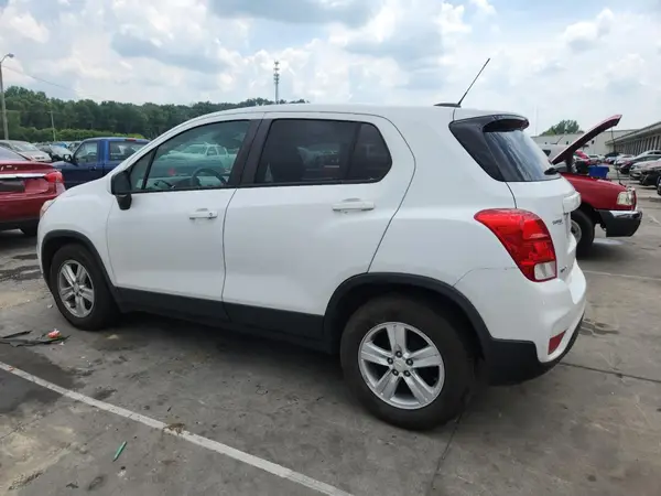 KL7CJKSB1LB073601 2020 CHEVROLET TRAX - Image 2