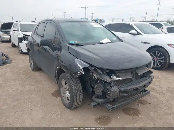 KL7CJKSB1LB083786 2020 CHEVROLET TRAX - Image 1