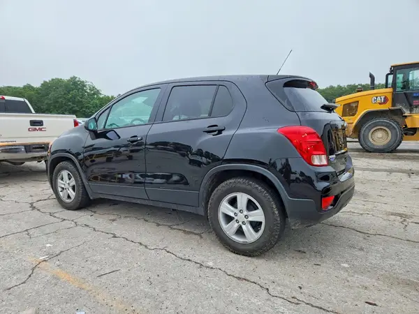 KL7CJKSB1LB086106 2020 CHEVROLET TRAX - Image 2