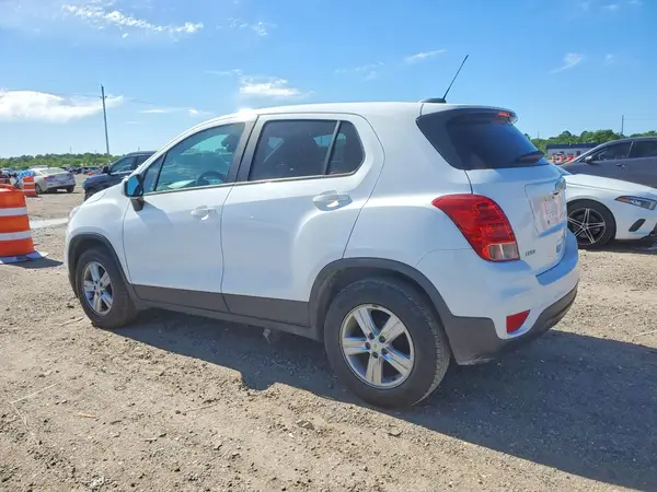 KL7CJKSB1LB314475 2020 CHEVROLET TRAX - Image 2