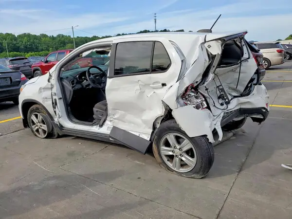 KL7CJKSB1LB323046 2020 CHEVROLET TRAX - Image 2