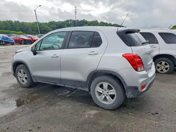 KL7CJKSB1LB326061 2020 CHEVROLET TRAX - Image 2