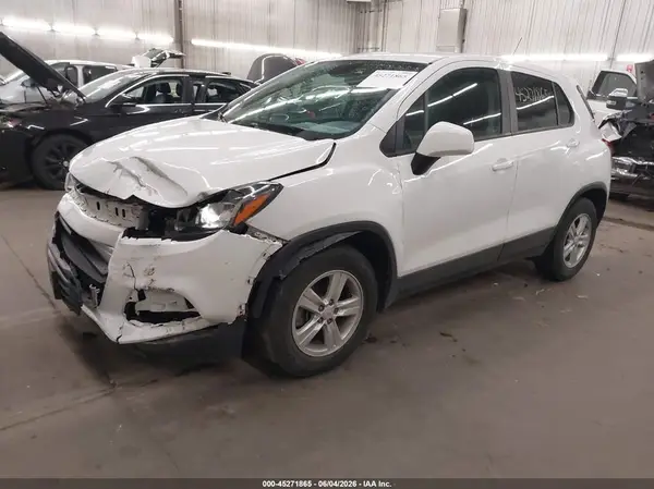KL7CJKSB1LB333155 2020 CHEVROLET TRAX - Image 2