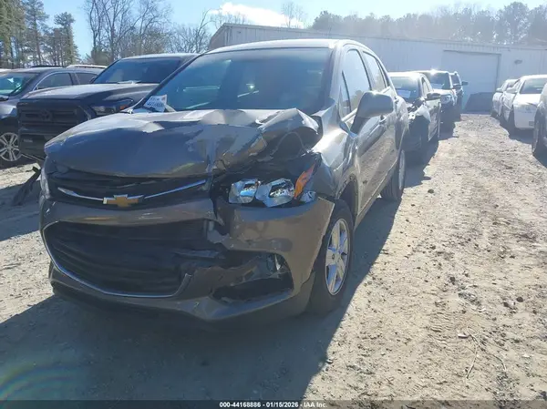 KL7CJKSB1LB349470 2020 CHEVROLET TRAX - Image 2