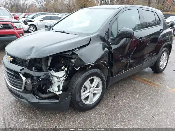 KL7CJKSB1MB300951 2021 CHEVROLET TRAX - Image 2