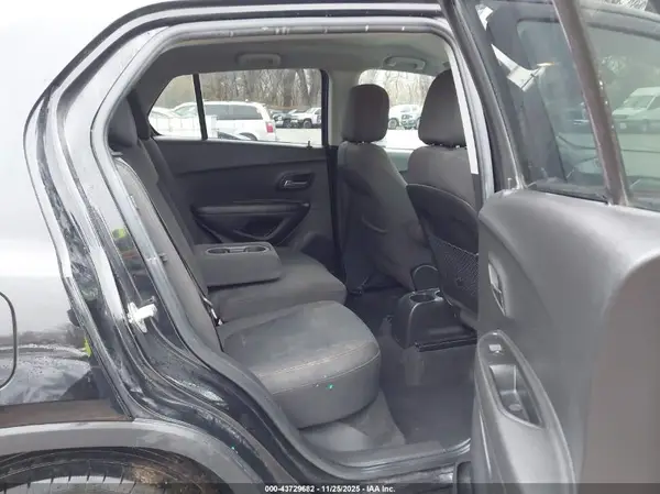 KL7CJKSB1MB300951 2021 CHEVROLET TRAX - Image 8