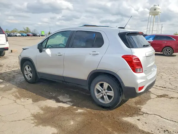 KL7CJKSB1MB301078 2021 CHEVROLET TRAX - Image 2