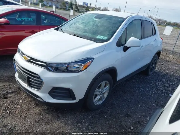 KL7CJKSB1MB302554 2021 CHEVROLET TRAX - Image 2