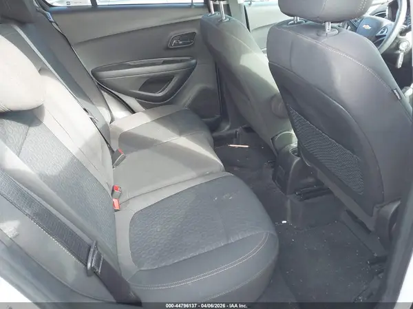 KL7CJKSB1MB302554 2021 CHEVROLET TRAX - Image 8