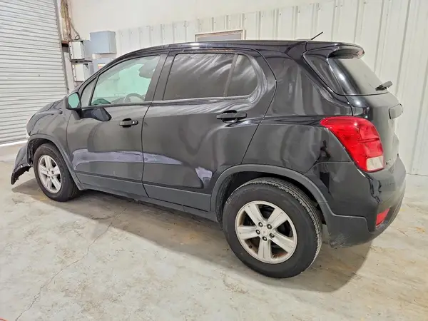 KL7CJKSB1MB303901 2021 CHEVROLET TRAX - Image 2