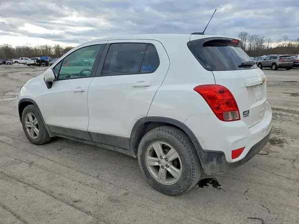 KL7CJKSB1MB305759 2021 CHEVROLET TRAX - Image 2