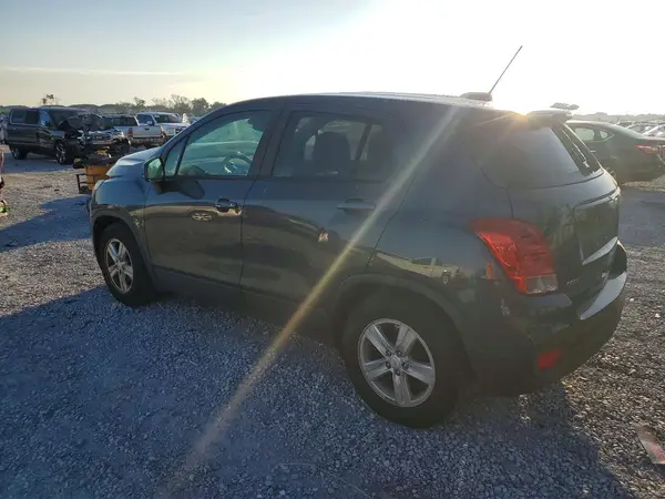 KL7CJKSB1MB306779 2021 CHEVROLET TRAX - Image 2