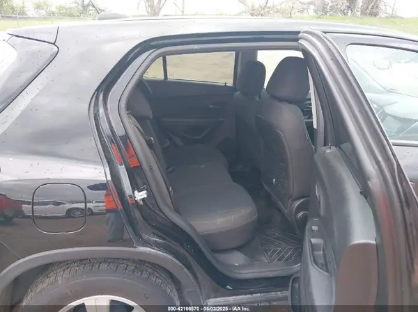 KL7CJKSB1MB309813 2021 CHEVROLET TRAX - Image 8