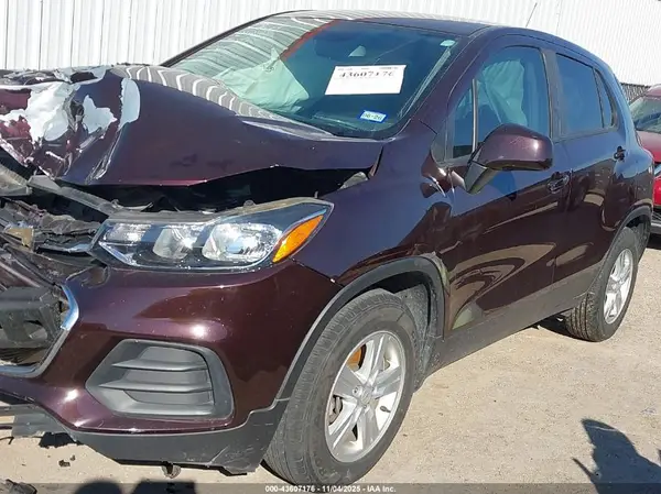 KL7CJKSB1MB310220 2021 CHEVROLET TRAX - Image 2