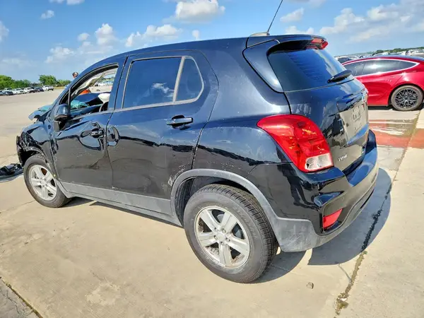 KL7CJKSB1MB313652 2021 CHEVROLET TRAX - Image 2