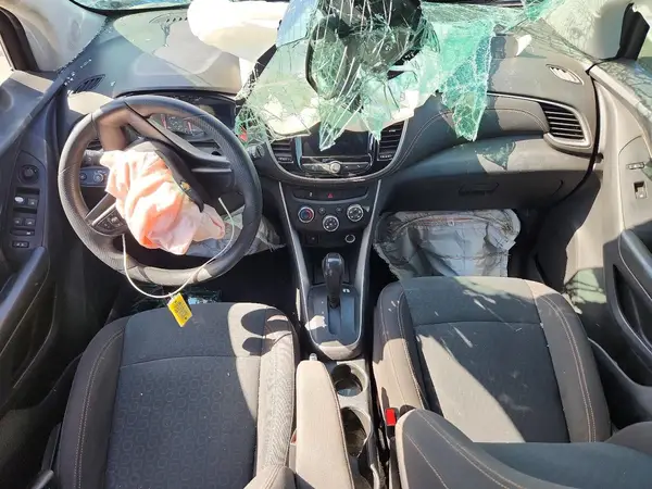 KL7CJKSB1MB313652 2021 CHEVROLET TRAX - Image 8