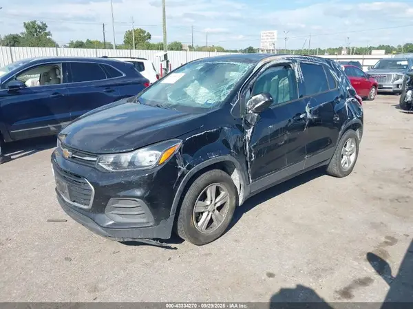 KL7CJKSB1MB314784 2021 CHEVROLET TRAX - Image 2