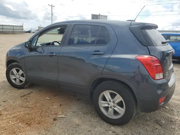 KL7CJKSB1MB320553 2021 CHEVROLET TRAX - Image 2