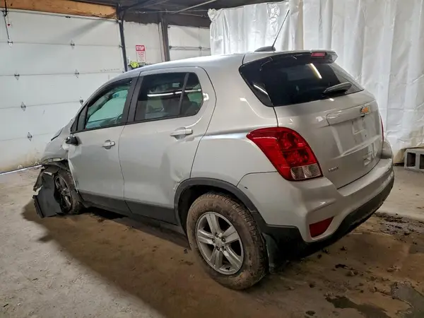 KL7CJKSB1MB323114 2021 CHEVROLET TRAX - Image 2