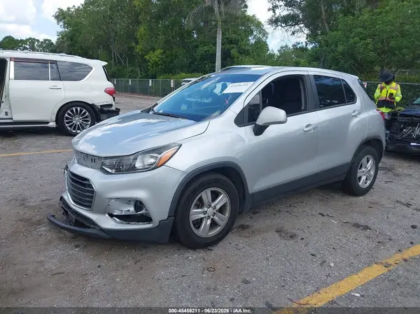 KL7CJKSB1MB325459 2021 CHEVROLET TRAX - Image 2