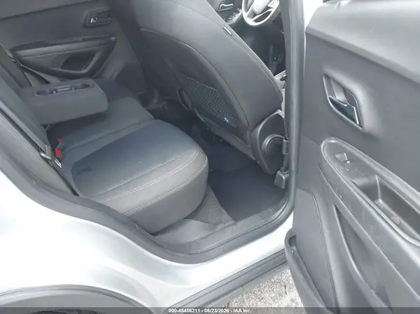 KL7CJKSB1MB325459 2021 CHEVROLET TRAX - Image 8