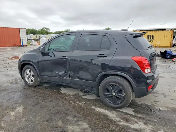 KL7CJKSB1MB332444 2021 CHEVROLET TRAX - Image 2