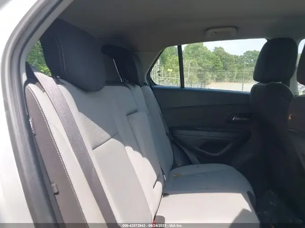 KL7CJKSB2GB504887 2016 CHEVROLET TRAX - Image 8