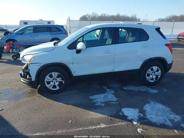 KL7CJKSB2GB514819 2016 CHEVROLET TRAX - Image 2