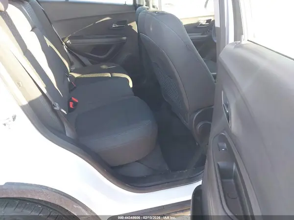 KL7CJKSB2GB514819 2016 CHEVROLET TRAX - Image 8