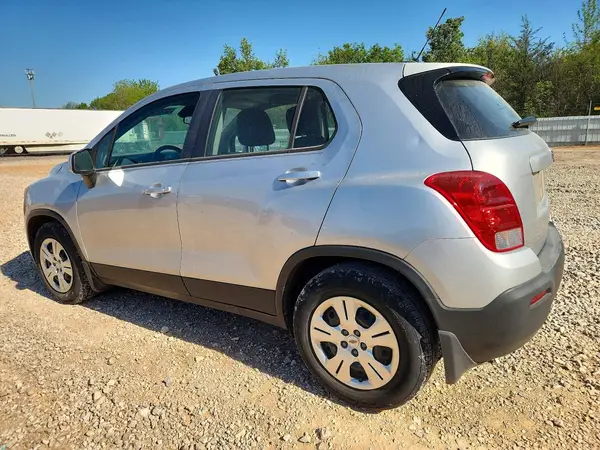 KL7CJKSB2GB533824 2016 CHEVROLET TRAX - Image 2