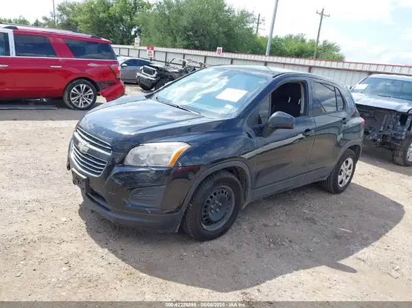 KL7CJKSB2GB685733 2016 CHEVROLET TRAX - Image 2