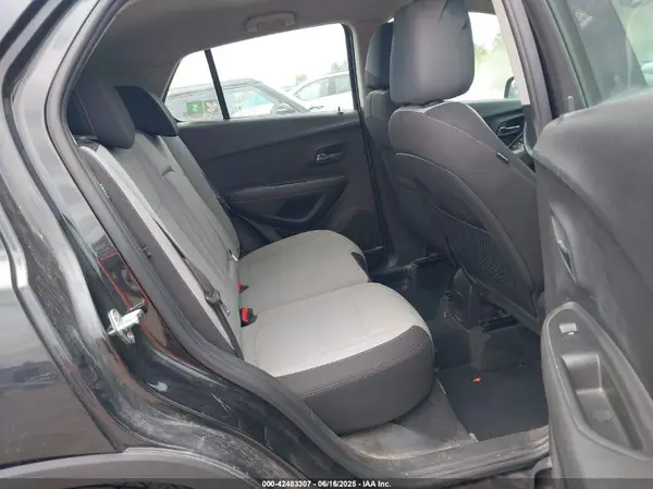 KL7CJKSB2GB732789 2016 CHEVROLET TRAX - Image 8