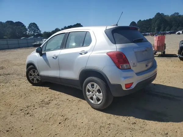 KL7CJKSB2HB083884 2017 CHEVROLET TRAX - Image 2