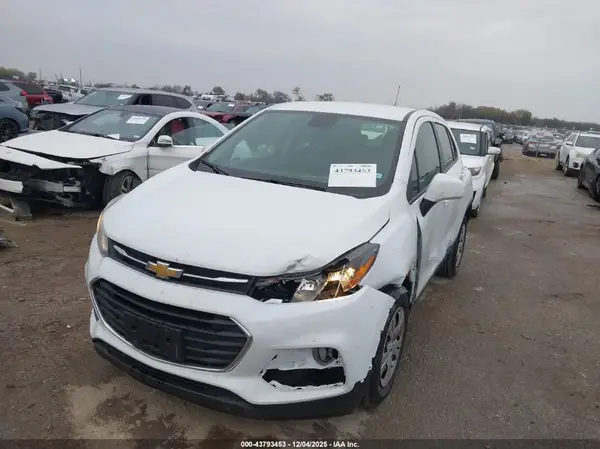 KL7CJKSB2HB111800 2017 CHEVROLET TRAX - Image 2
